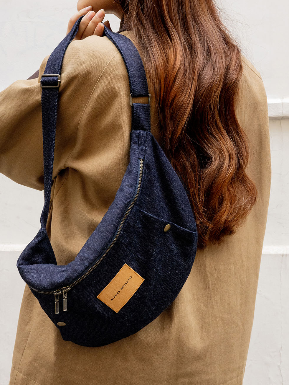 LE Sac Banane en Denim Dark Indigo Atelier Brunette