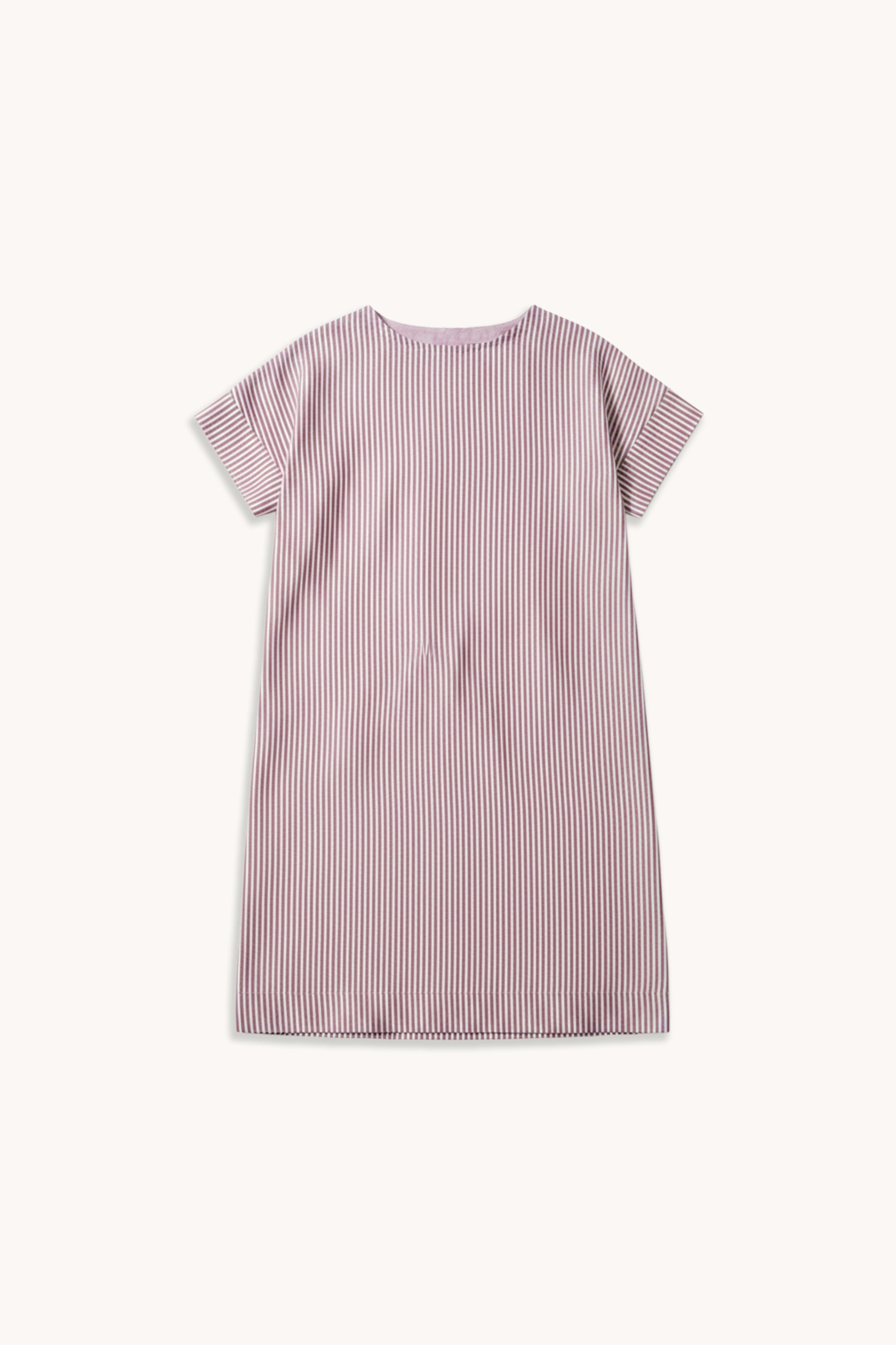 Robe droite à manches courtes en tissu rayé lilas et blanc, à plat – Patron La Robe de Plage Atelier Brunette