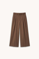 Patron Le Bermuda Atelier Brunette en Coton Chino Stretch Havana Brown, présenté à plat