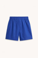Patron Boxer – vue à plat, short bleu électrique à ceinture élastiquée et fausse braguette surpiquée – Atelier Brunette