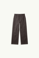 Pantalon large à pinces en tissu marron foncé, à plat – Patron Le Pantalon Atelier Brunette