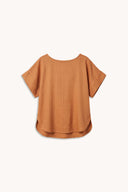 Top oversize à manches courtes et bas arrondi en tissu caramel, à plat – Patron Le Top Oversize Atelier Brunette