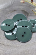 Gros plan sur les mêmes boutons en émail brillant, vue rapprochée révélant la texture lisse et la brillance de la matière.