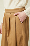 Culotte Skirt pattern – close-up waist, culotte skirt camel, pocket detail, front pleats – Atelier Brunette