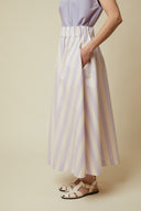 Vertigo Skirt pattern – profile view, skirt striped lilac with top, sandals – Atelier Brunette