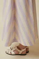 Vertigo Skirt pattern – hem detail of the skirt striped lilac, white sandals – Atelier Brunette