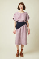 Beach Dress pattern – dress striped burgundy/white, kimono sleeves, belt navy tied – Atelier Brunette
