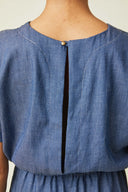 Trouser Dress pattern – detail back and round neckline, blue chambray, metal button – Atelier Brunette