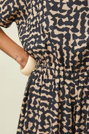 Trouser Dress pattern – detail belt and hips, print graphic black and beige – Atelier Brunette