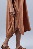 Tunic Dress pattern – side view, tunic dress oversize terracotta plain, visible side slit – Atelier Brunette