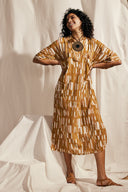 Tunic Dress pattern – Woman, 3/4 view, tunic dress terracotta/gold geometric print, cream fabric background – Atelier Brunette
