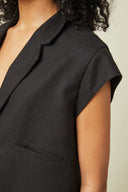 Spencer Jacket pattern – close-up side, jacket spencer black, detail cap sleeve and piped pocket – Atelier Brunette