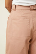 Bermuda shorts pattern – close-up waist and patch pocket, colourway dusty pink terracotta – Atelier Brunette