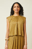 Shoulder-detail Top pattern – Woman, front view, top épaulette gold leopard print, gathered neckline, beige background – Atelier Brunette