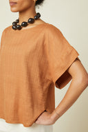 Oversized Top pattern – chest shot, top plain terracotta boat neck, black pearl necklace – Atelier Brunette