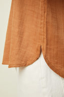 Oversized Top pattern – hem detail of the top, plain terracotta top rounded hem, visible side slit – Atelier Brunette