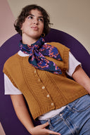 Jumper and Cardigan knitting pattern – waistcoat sleeveless mustard, buttons, knitted, worn over a t-shirt – Atelier Brunette