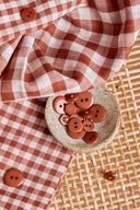 Tissu vichy double gaze coton marron châtaigne au mètre – doux et classique – Atelier Brunette